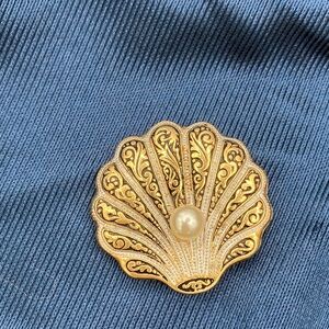 Made in Spain Gold Shell Pearl Accent Brooch - Elegant Women's Jewelry